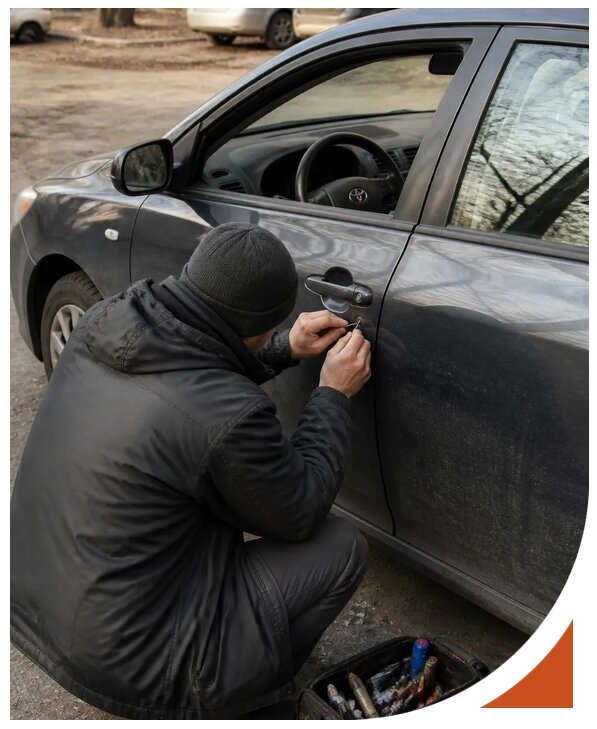 Профессиональное вскрытие автомобиля Тойота без повреждений в Выксе